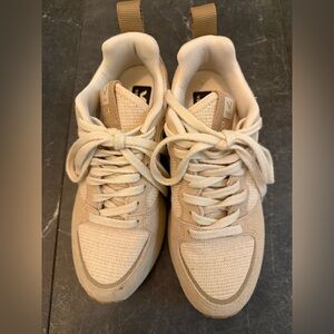 Veja Venturi x Reformation